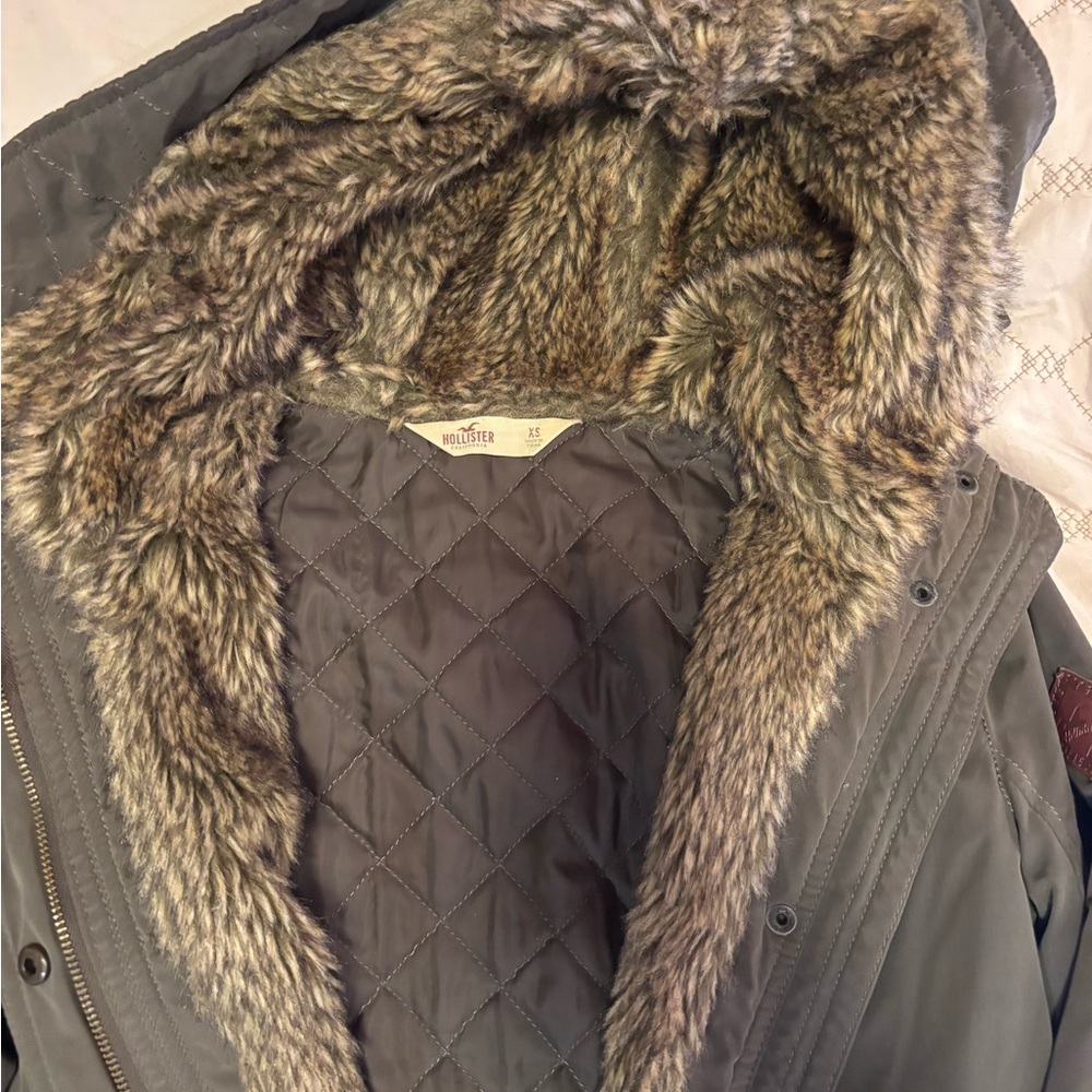 Hollister Women’s XS Faux Fur Lined Parka Coat – Olive Green Winter Jacket - Picture 7 of 10